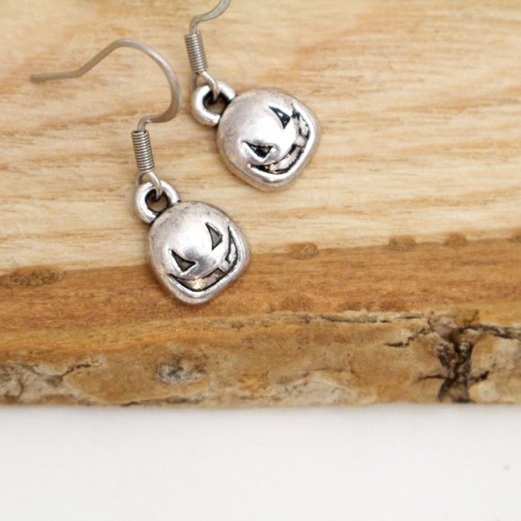 Jack 'o' Lantern / Pumpkin Charm Earrings - Picture 4 of 6